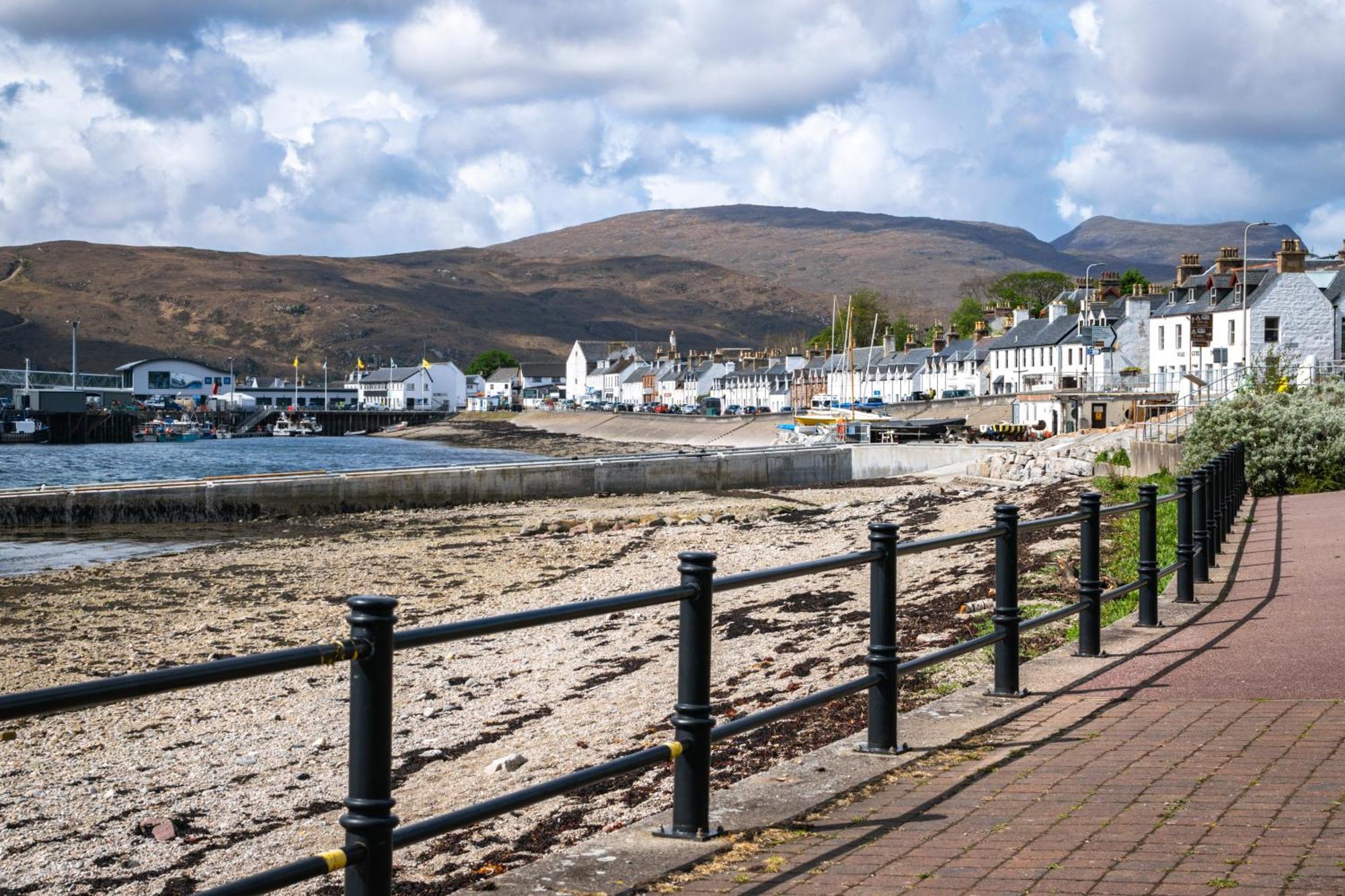 Ullapool Youth Hostel מראה חיצוני תמונה